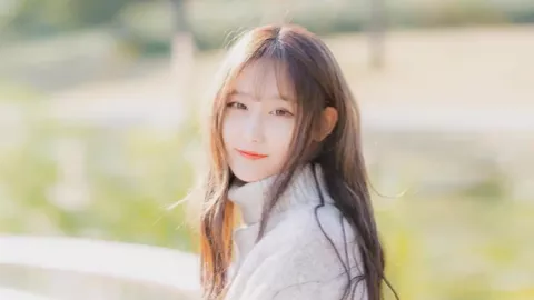 黑熊披袈裟直立行走